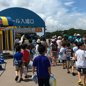 いちまんにんぷーるの画像