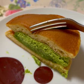 まっちゃり気分。セブンイレブン 二層の宇治抹茶生どら焼のサムネイル画像