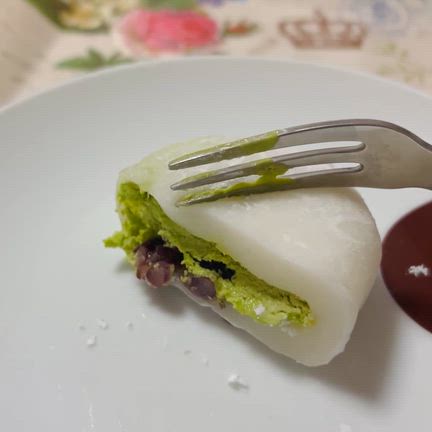 もっちりとろける！シャトレーゼ 宇治抹茶のホイップクリーム大福の記事動画
