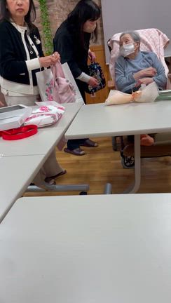 ママ一家総出でママのママのお見舞いにの記事動画