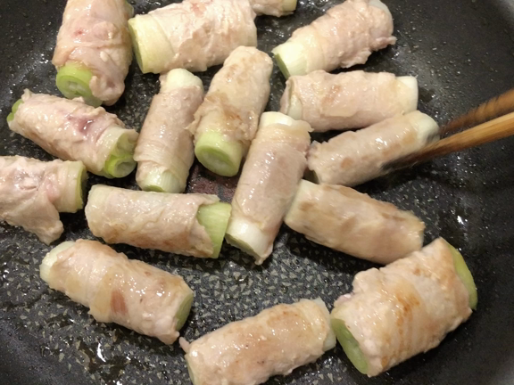 【スタートUPレシピ】生姜ダレがおいしいネギの肉巻き！の記事動画