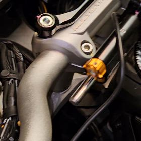 あちこちボルトが緩むのはドカの宿命 ムルティストラーダ   V4 Piks Peakの画像