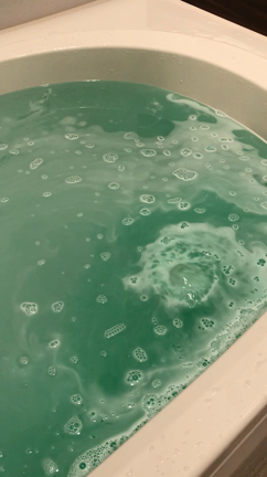 LUSHのバスボムはアートでしたの記事動画