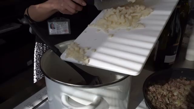 会社でカレーを作るの巻の記事動画