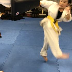 飛び後ろ回し蹴り！の画像