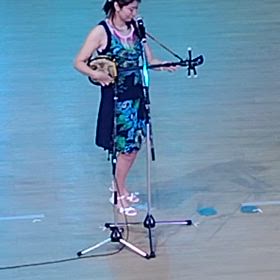 沖縄festival ちむどんどんステージ藤本真希沖縄ソ  ングを歌唱の画像