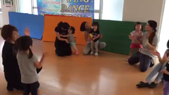 親子クラス☆かわいいバンビちゃん動画です♪の記事動画