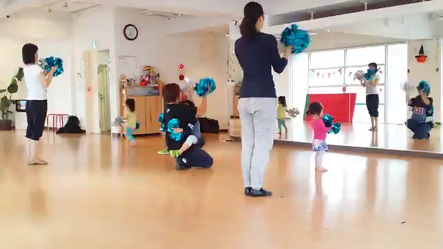 親子クラス☆かわいいバンビちゃん動画です♪の記事動画