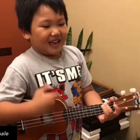 ☆息子5歳で作詞作曲、ウクレレ弾き語り☆の画像