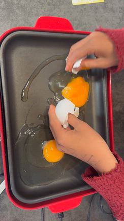 10歳♡初めての目玉焼きの記事動画