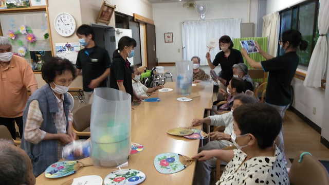 8月を泳ぐ金魚の記事動画