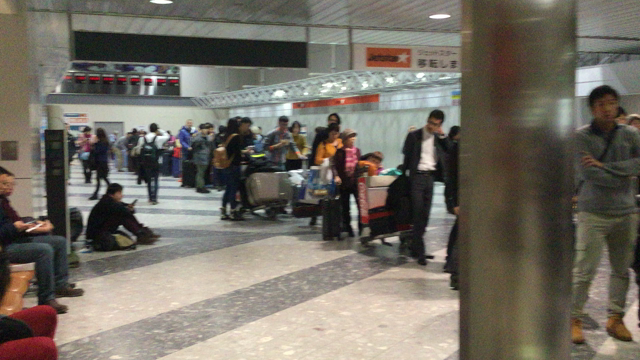 新千歳空港発着便が欠航！？その時どうする？の記事動画