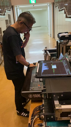 音響担当の山本氏【信頼のスタッフfile1 】の記事動画