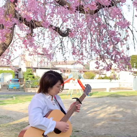 桜が似合う美人女将の画像