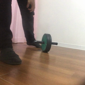 DAISOの腹筋ローラーの画像