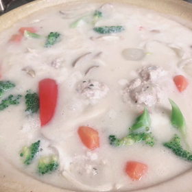 鶏肉団子クリームシチューの画像