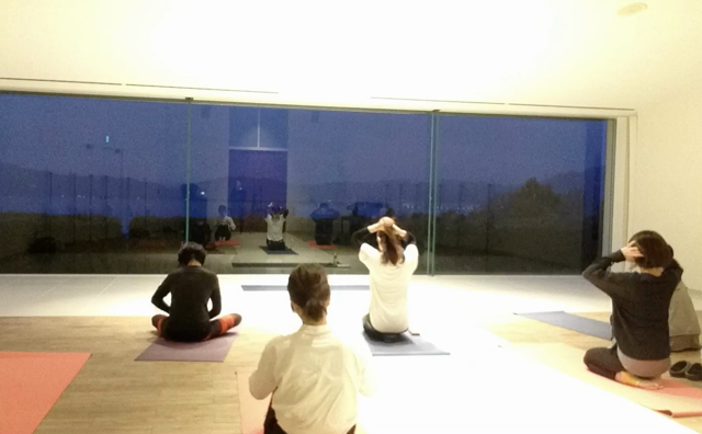 ご挨拶とNEWYEAR YOGAの記事動画
