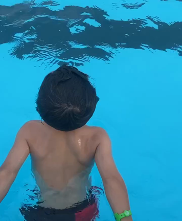 プールに行ってきました⛱️の記事動画