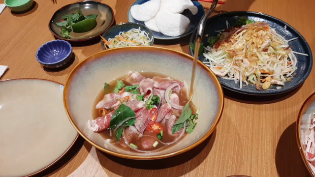 ママ友とベトナム料理店への記事動画