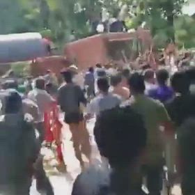 バングラデシュ抗議者首相官邸に殺到の画像