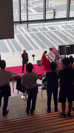 昨年の8月の話の記事動画