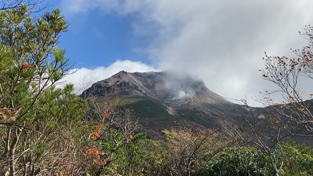 活火山！あそこを登ります【動画】の記事動画