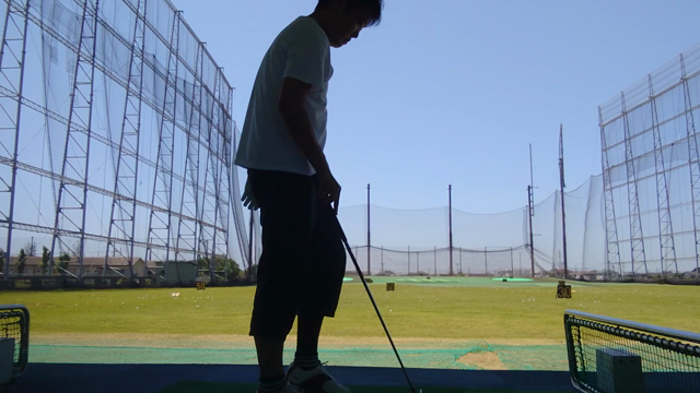 汗だくゴルフ練習の記事動画