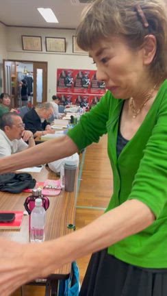 マクベス夫人の一色采孑さん、昨日の梨事件の続編、今日はご満悦の巻の記事動画
