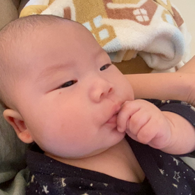 手から指しゃぶりに変わった♡の画像