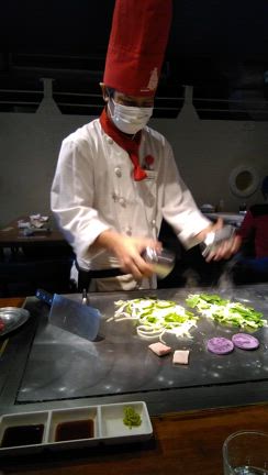 沖縄では優待ステーキのお店でランチ＆パフォーマンスまで～♡の記事動画