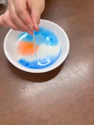不思議な実験色がはじける！？✨の記事動画