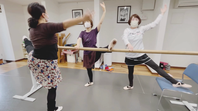大人バレエストレッチクラスの記事動画