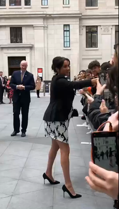 ロイヤルファミリー動画？！「エリザベス女王とキャサリン妃そしてプリンスハリーとメーガン妃」の記事動画