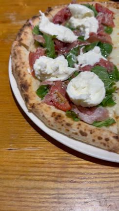 ベトナムダナン 7月カフェ事情とPIZZA 4 P'sディナーの記事動画