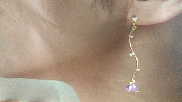 褒められたいあなたにオススメ！ゆらゆらキラキラな新作ピアス♡の記事動画
