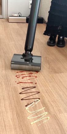 モップ、もう出番ないかも。コードレス掃除機でここまで出来る時代！の記事動画