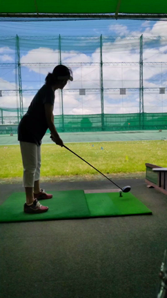 夫とゴルフ練習！の記事動画