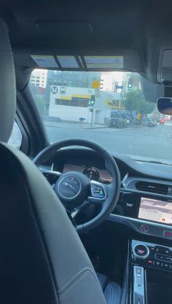 幽霊が運転しているようです｜無人タクシーWAYMOの記事動画