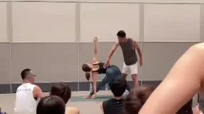 ヨガ指導者のための「ハンズオンアジャストメント講座」「アライメント&シークエンス講座」の記事動画
