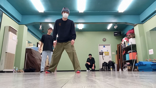 ブレイクダンス練習！トーマス→頭フリーズ→肘フリーズの記事動画