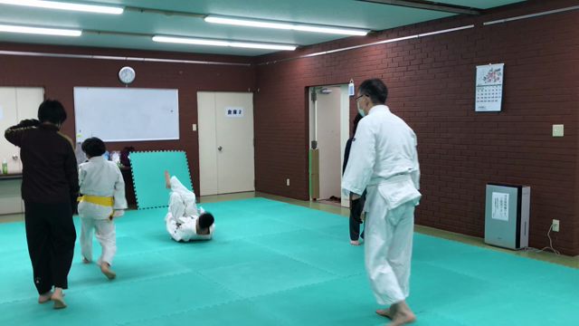 握手からの受け身の記事動画