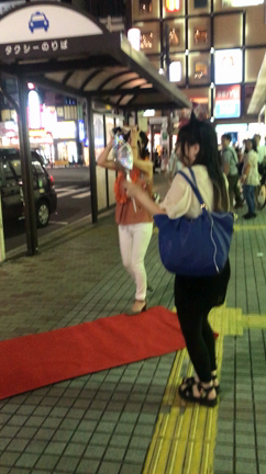 親友が誕生日にリムジン貸し切ってくれた！の記事動画