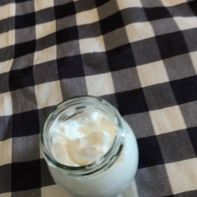七分立て生クリームのようなフェイスクリームの画像