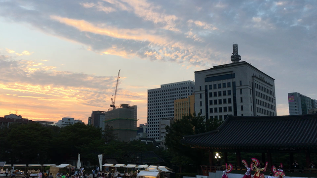 南山コル韓屋村の夜市の記事動画